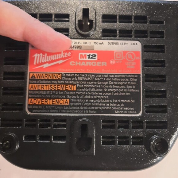 Milwaukee M12 12 Volt Charger Red Lithium-Ion 48-59-2401 - Picture 2 of 6